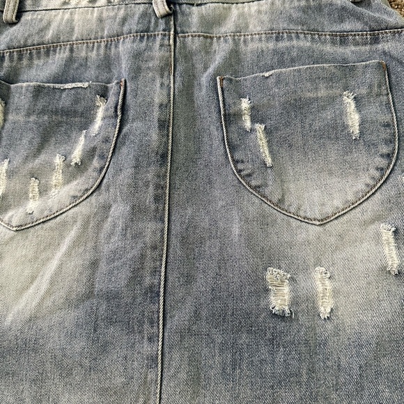 Hayden Los Angeles Denim Distressed Skirt. - Picture 4 of 6